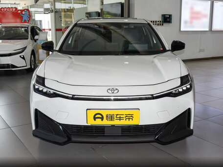 2026 Toyota bZ3, белый, 2420000 рублей, вид 3
