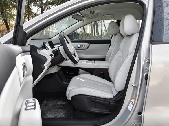 2026 Changan Qiyuan Q05 40.3 kWh II, серебристый - вид 12
