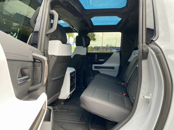 2024 GMC Hummer EV, серый, 18000000 рублей - вид 13