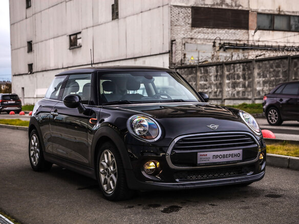 2019 Mini Hatch Cooper III (F55/F56) Рестайлинг, чёрный, 2263777 рублей - вид 4