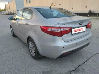 2013 Kia Rio 4-speed III, серебристый, 878000 рублей, вид 4