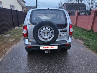 2011 Chevrolet Niva I Рестайлинг, серебристый, 370000 рублей, вид 3