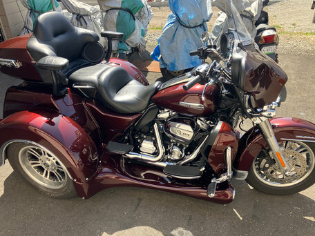 2019 Harley-Davidson Tri Glide, красный, 2127000 рублей, вид 2
