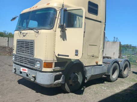 1998 International 9000 Series, бежевый, 550000 рублей, вид 1