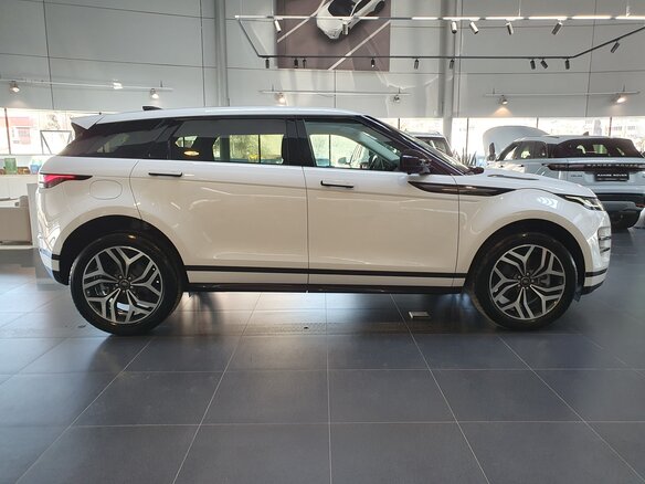 2025 Land Rover Range Rover Evoque L II Рестайлинг, белый - вид 3