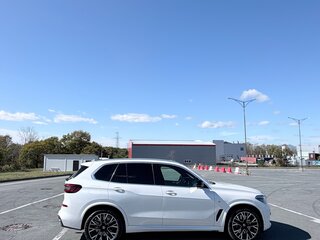 2021 BMW X5 45e IV (G05/G18), белый, 8800000 рублей, вид 1