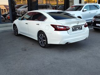 2017 Nissan Altima V (L33) Рестайлинг, белый, 1110000 рублей, вид 4