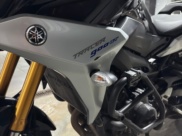 2018 Yamaha MT-09 Tracer (FJ-09), серый, 915000 рублей - вид 2