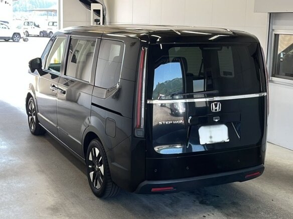 2023 Honda Stepwgn VI, чёрный - вид 2