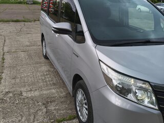 2015 Toyota Noah III (R80), серебристый, 1830000 рублей, вид 4