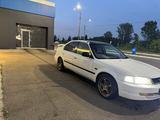 2000 Isuzu Gemini V, белый, 377000 рублей, вид 2