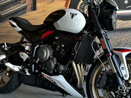 2026 Triumph Trident 800, серебристый, 1590000 рублей, вид 5