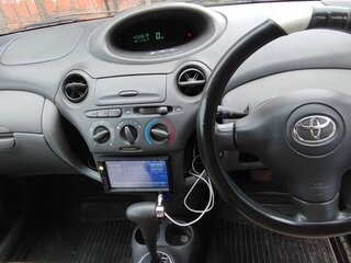 2002 Toyota Vitz I (P10), белый, 230000 рублей, вид 5