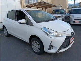 2020 Toyota Vitz III (XP130) Рестайлинг 2, белый, 935000 рублей, вид 1
