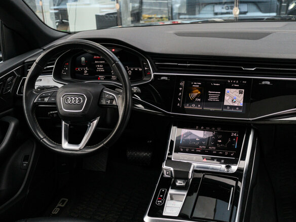 2020 Audi Q8 55 TFSI I (4M), чёрный, 6000000 рублей - вид 16