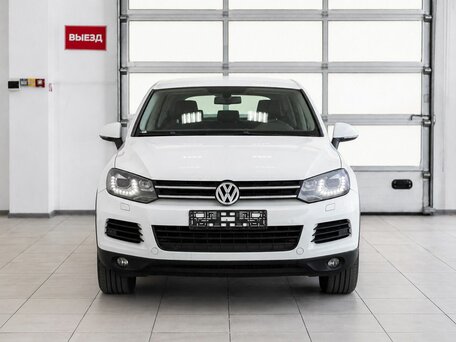 2013 Volkswagen Touareg II, белый, 1900000 рублей, вид 2