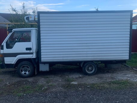 1989 Toyota Dyna, белый, 565000 рублей, вид 3