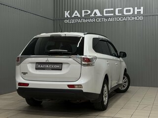2014 Mitsubishi Outlander III, белый, 1369000 рублей, вид 2
