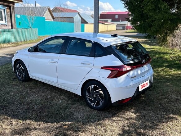 2021 Hyundai i20 MHEV III, белый, 1580000 рублей - вид 7
