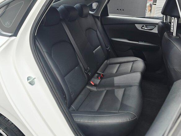 2022 Kia K3 II Рестайлинг, белый, 1720000 рублей - вид 16