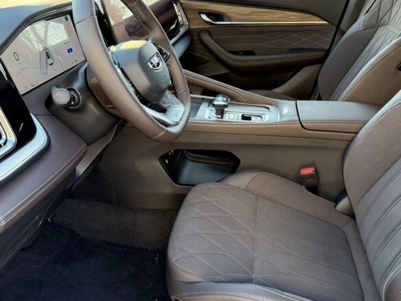 2025 Geely Monjaro (Xingyue L) I Рестайлинг 2 (China Market), серый, 4000000 рублей - вид 5