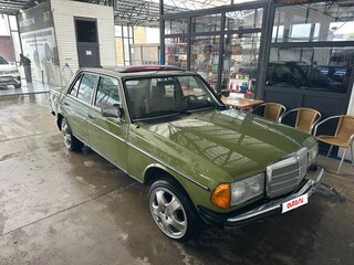 1981 Mercedes-Benz W123 300, зелёный, 450000 рублей, вид 5