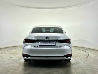 2022 Lexus ES 250 VII Рестайлинг, белый, 4600000 рублей, вид 3