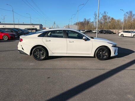 2020 Kia K5 III, белый, 1450000 рублей, вид 4