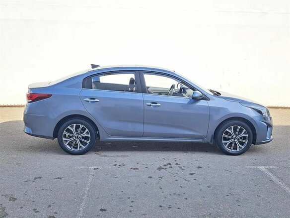 2020 Kia Rio IV Рестайлинг, серый - вид 3