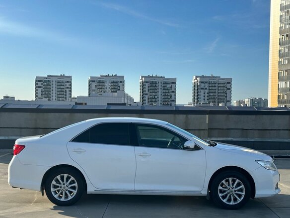 2013 Toyota Camry VII (XV50), белый - вид 5