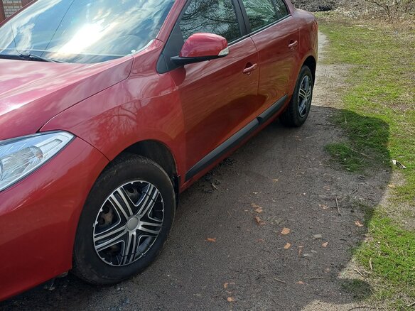 2011 Renault Fluence I, красный, 550000 рублей - вид 2