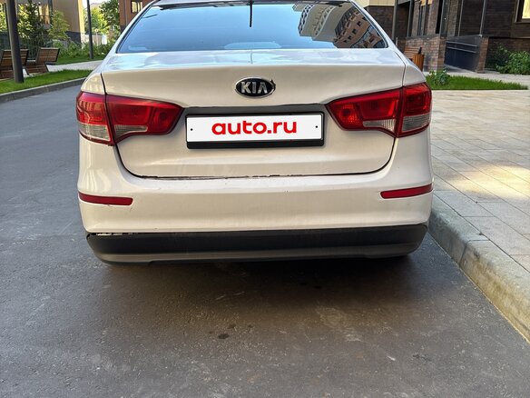 2015 Kia Rio III Рестайлинг, белый, 550000 рублей - вид 2