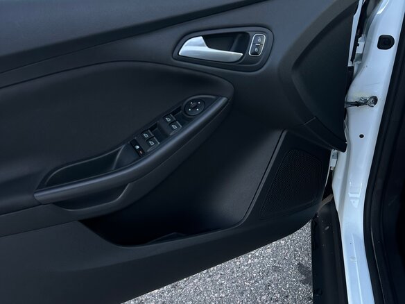 2018 Ford Focus III Рестайлинг, белый, 1150000 рублей - вид 13