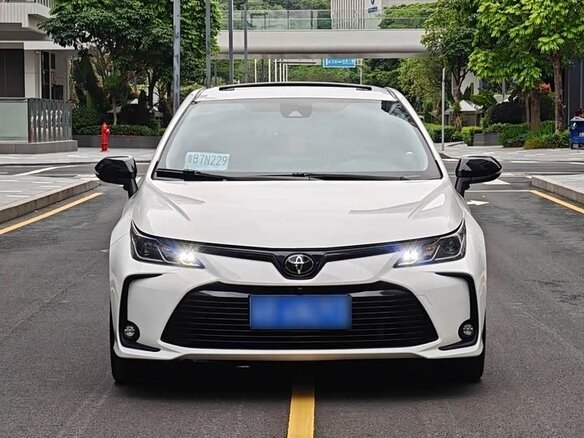 2023 Toyota Corolla XII (E210) Рестайлинг, белый, 1205000 рублей - вид 1