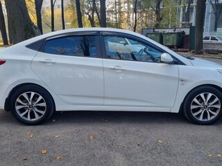 2015 Hyundai Solaris I Рестайлинг, белый, 1050000 рублей, вид 5