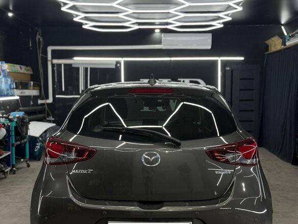 2020 Mazda 2 III (DJ) Рестайлинг, серый, 1500000 рублей - вид 5