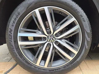2023 Volkswagen Tiguan II Рестайлинг, синий, 3050000 рублей, вид 5