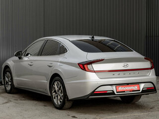 2020 Hyundai Sonata VIII (DN8), серебристый, 1750000 рублей, вид 4