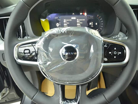 2025 Volvo XC60 II Рестайлинг 2, чёрный, 4811502 рублей, вид 5