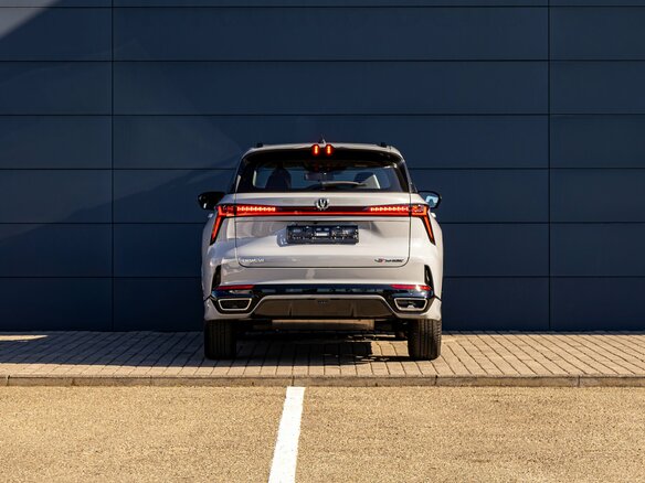 2024 Changan CS75 Plus III, серый, 2395000 рублей - вид 4