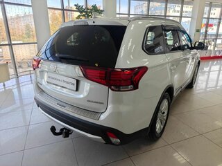 2018 Mitsubishi Outlander III Рестайлинг 2, белый, 1799000 рублей, вид 5
