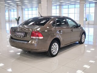 2015 Volkswagen Polo V, коричневый, 1020000 рублей, вид 2