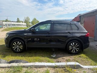 2017 Volkswagen Tiguan II, чёрный, 1999000 рублей, вид 5