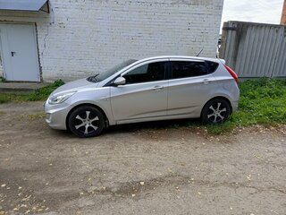 2013 Hyundai Solaris I, серебристый, 800000 рублей, вид 1