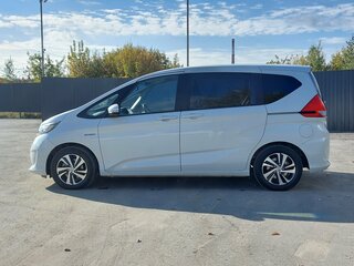 2019 Honda Freed+ II Рестайлинг, белый, 1749000 рублей, вид 4