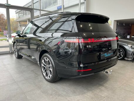 Lynk & Co 900