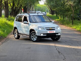 2015 Chevrolet Niva I Рестайлинг, белый, 740000 рублей, вид 1