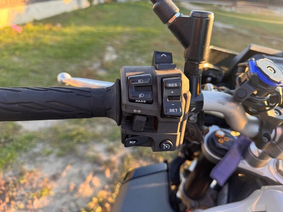 2020 Yamaha MT-10, серебристый, 1048344 рублей - вид 12