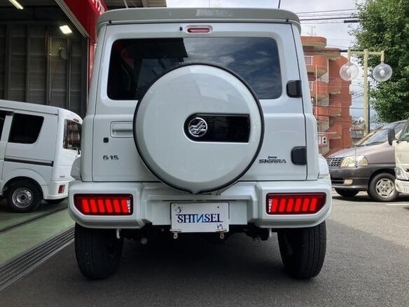 2023 Suzuki Jimny Sierra IV, белый, 1800000 рублей - вид 5