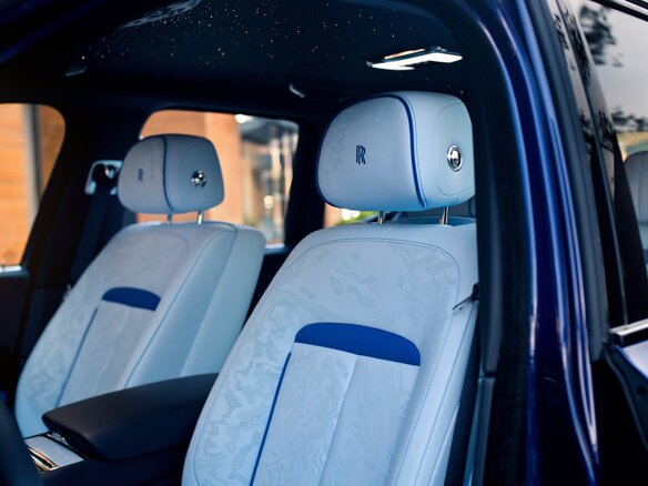 2024 Rolls-Royce Cullinan Black Badge I (Series I), синий, 79000000 рублей - вид 23